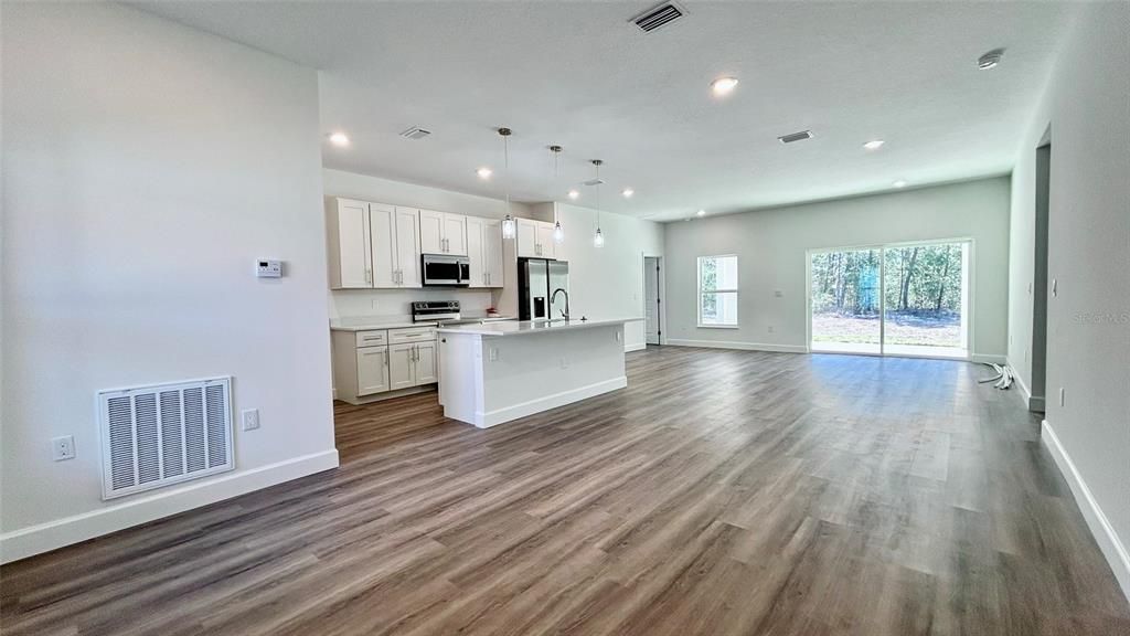 For Sale: $329,900 (4 beds, 3 baths, 1866 Square Feet)