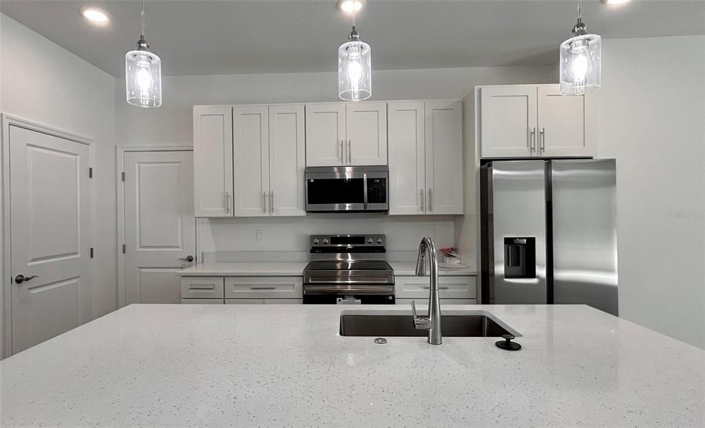 For Sale: $329,900 (4 beds, 3 baths, 1866 Square Feet)
