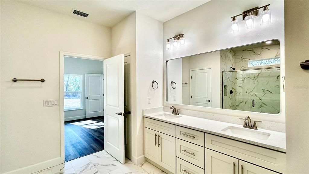 For Sale: $329,900 (4 beds, 3 baths, 1866 Square Feet)