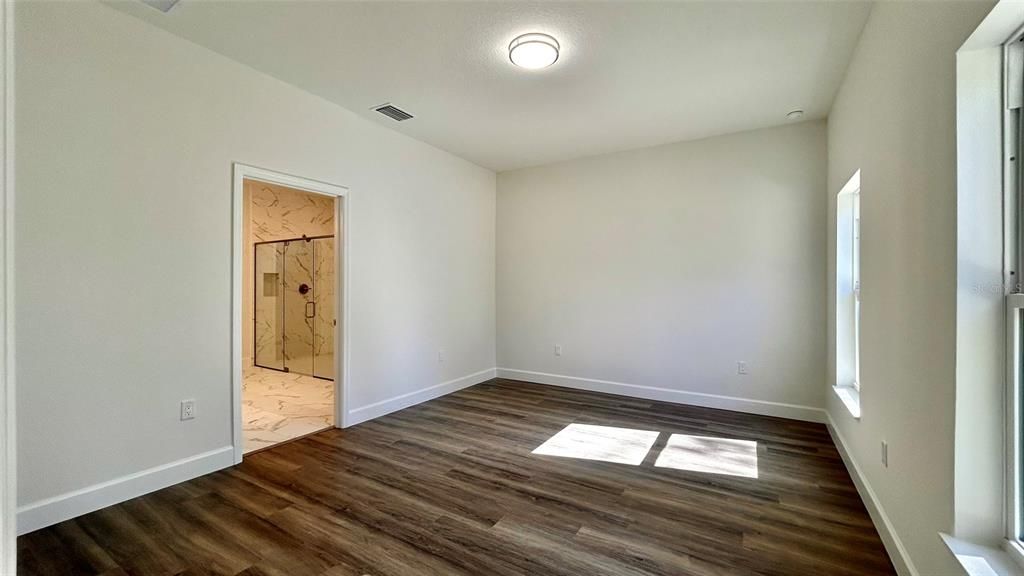 For Sale: $329,900 (4 beds, 3 baths, 1866 Square Feet)