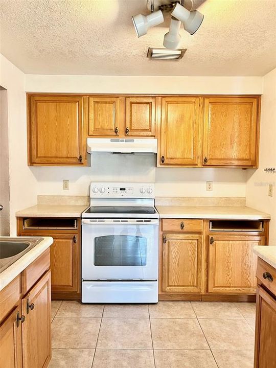 В аренду: $1,895 (2 спален, 1 ванн, 1072 Квадратных фут)