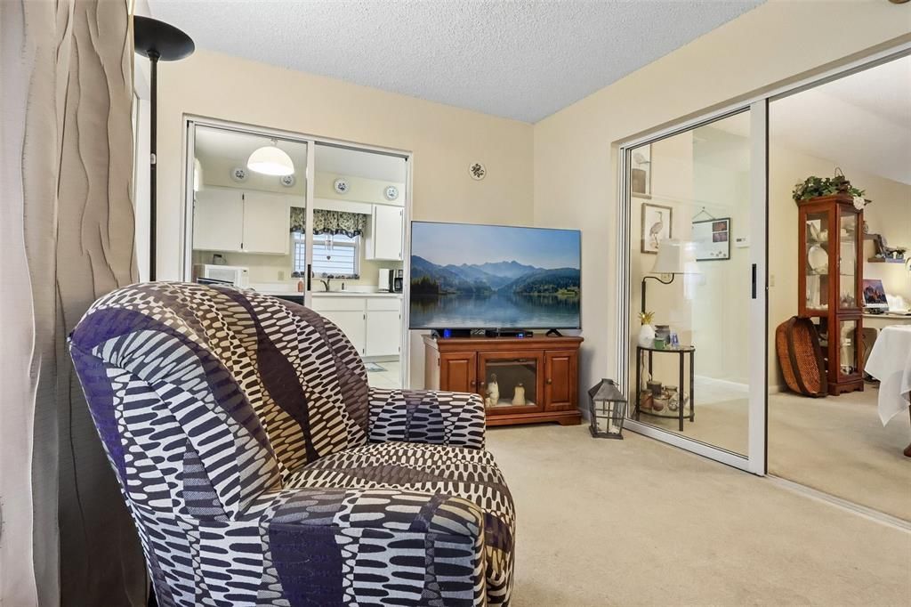 For Sale: $234,900 (2 beds, 2 baths, 1325 Square Feet)