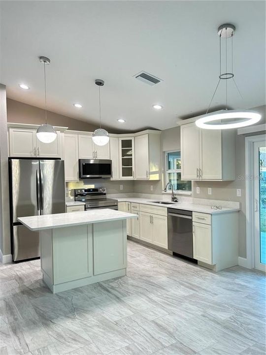 For Rent: $2,000 (3 beds, 2 baths, 1634 Square Feet)