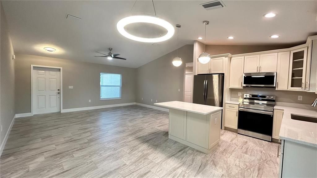 For Rent: $2,000 (3 beds, 2 baths, 1634 Square Feet)