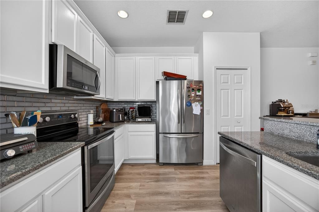 For Sale: $429,900 (4 beds, 3 baths, 1842 Square Feet)