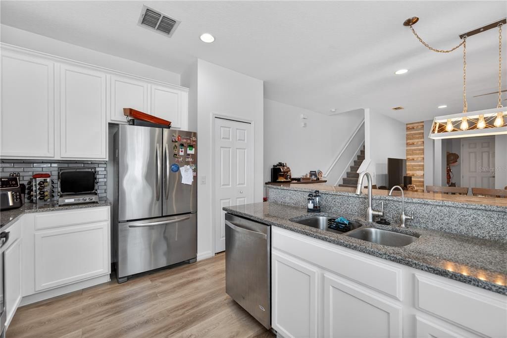 For Sale: $429,900 (4 beds, 3 baths, 1842 Square Feet)