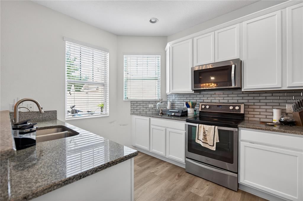 For Sale: $429,900 (4 beds, 3 baths, 1842 Square Feet)