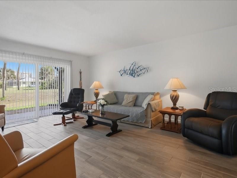 For Sale: $227,000 (3 beds, 2 baths, 1424 Square Feet)