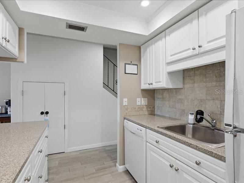 For Sale: $227,000 (3 beds, 2 baths, 1424 Square Feet)