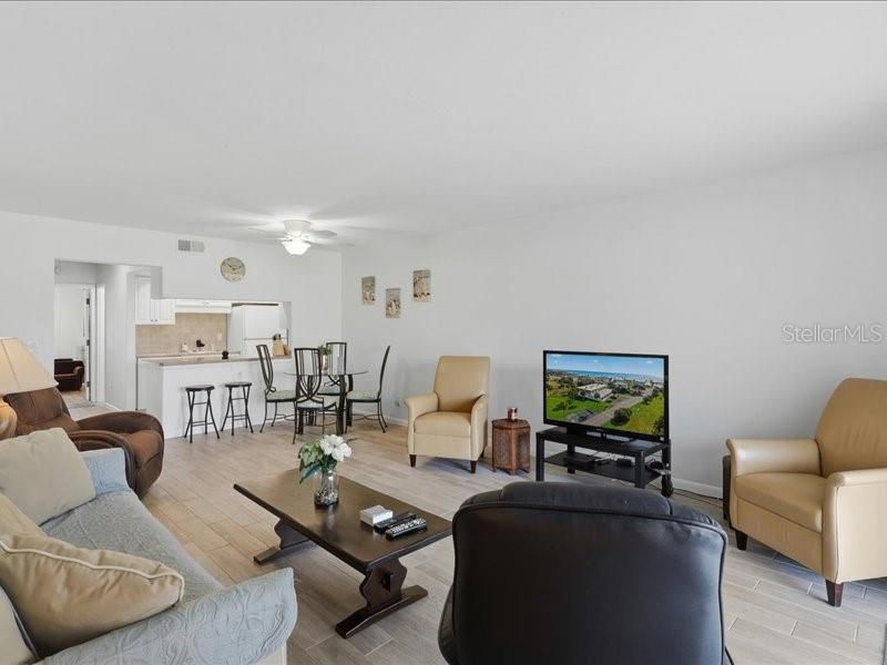 For Sale: $227,000 (3 beds, 2 baths, 1424 Square Feet)
