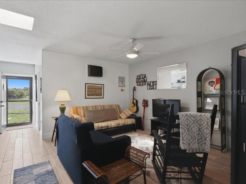 For Sale: $227,000 (3 beds, 2 baths, 1424 Square Feet)