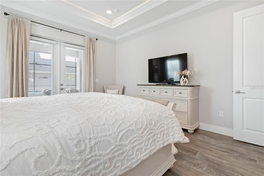 For Sale: $720,000 (5 beds, 3 baths, 2527 Square Feet)