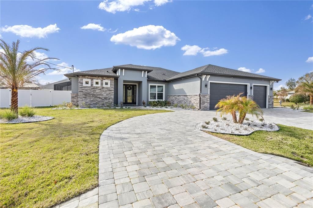 For Sale: $720,000 (5 beds, 3 baths, 2527 Square Feet)