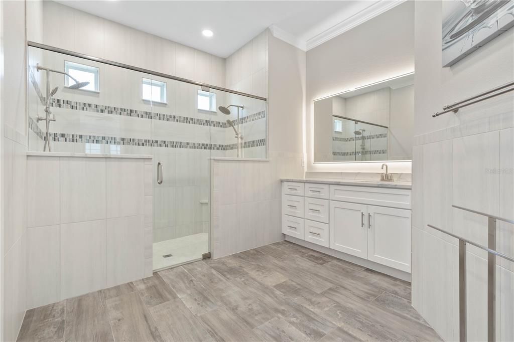 For Sale: $720,000 (5 beds, 3 baths, 2527 Square Feet)