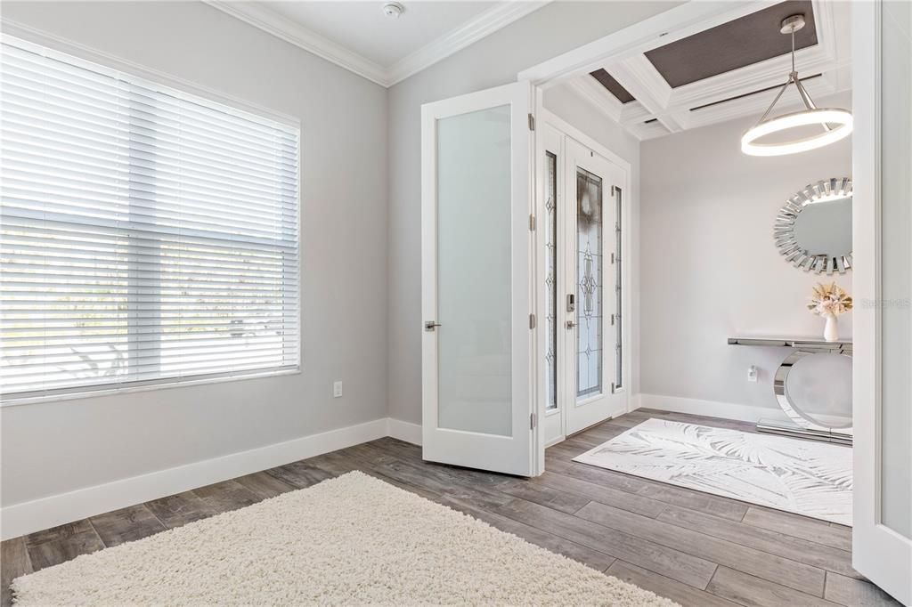 For Sale: $720,000 (5 beds, 3 baths, 2527 Square Feet)