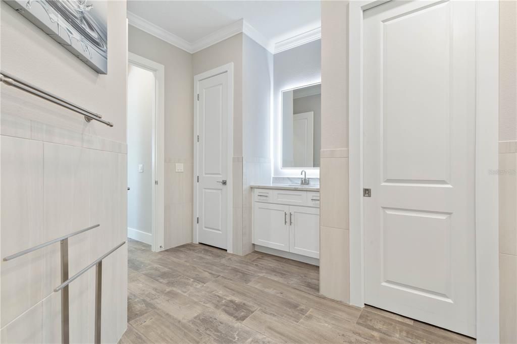 For Sale: $720,000 (5 beds, 3 baths, 2527 Square Feet)