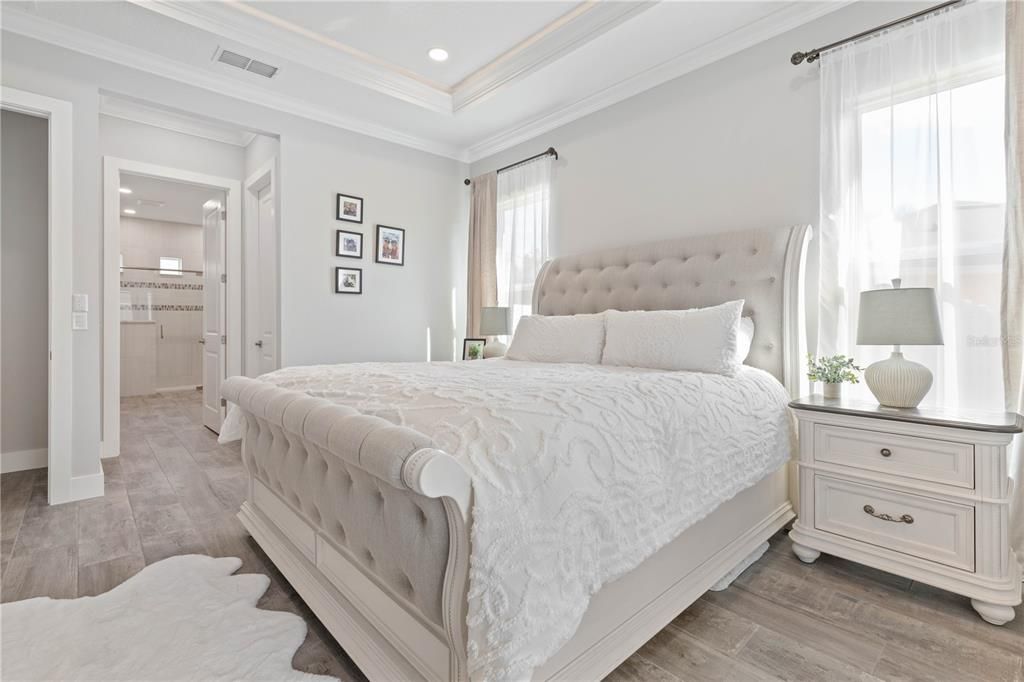 For Sale: $720,000 (5 beds, 3 baths, 2527 Square Feet)
