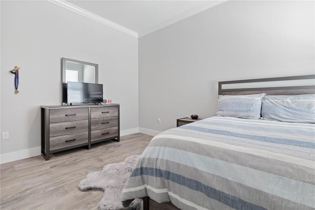 For Sale: $720,000 (5 beds, 3 baths, 2527 Square Feet)