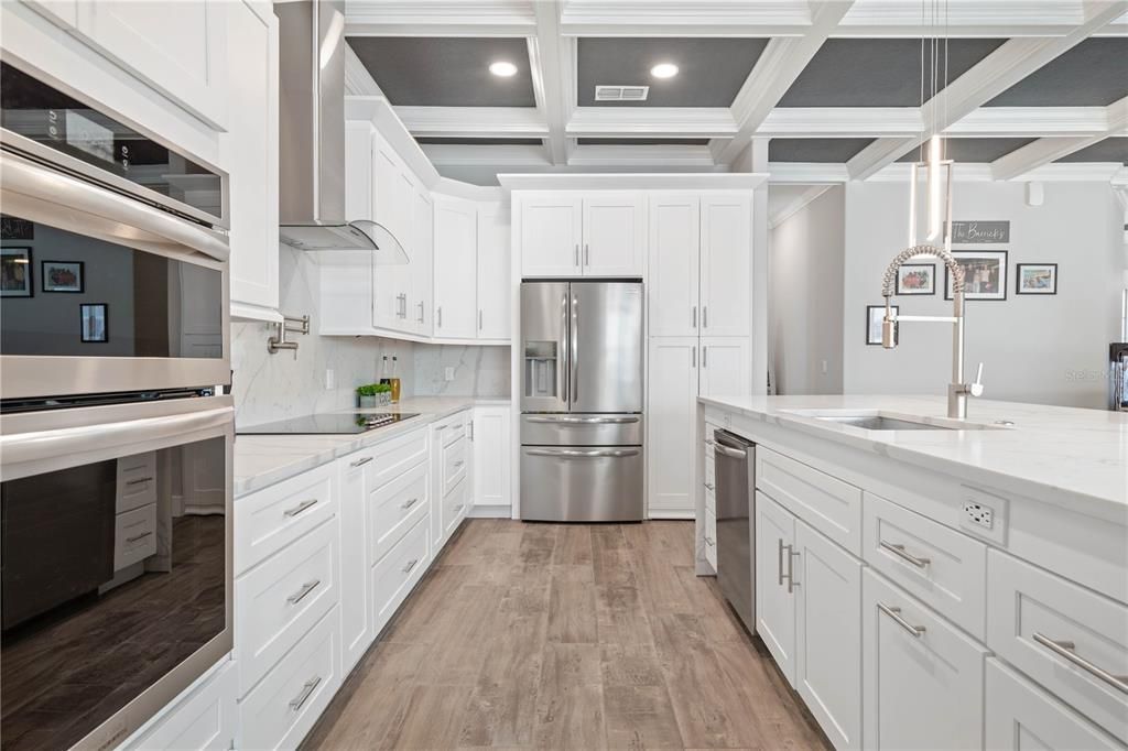 For Sale: $720,000 (5 beds, 3 baths, 2527 Square Feet)