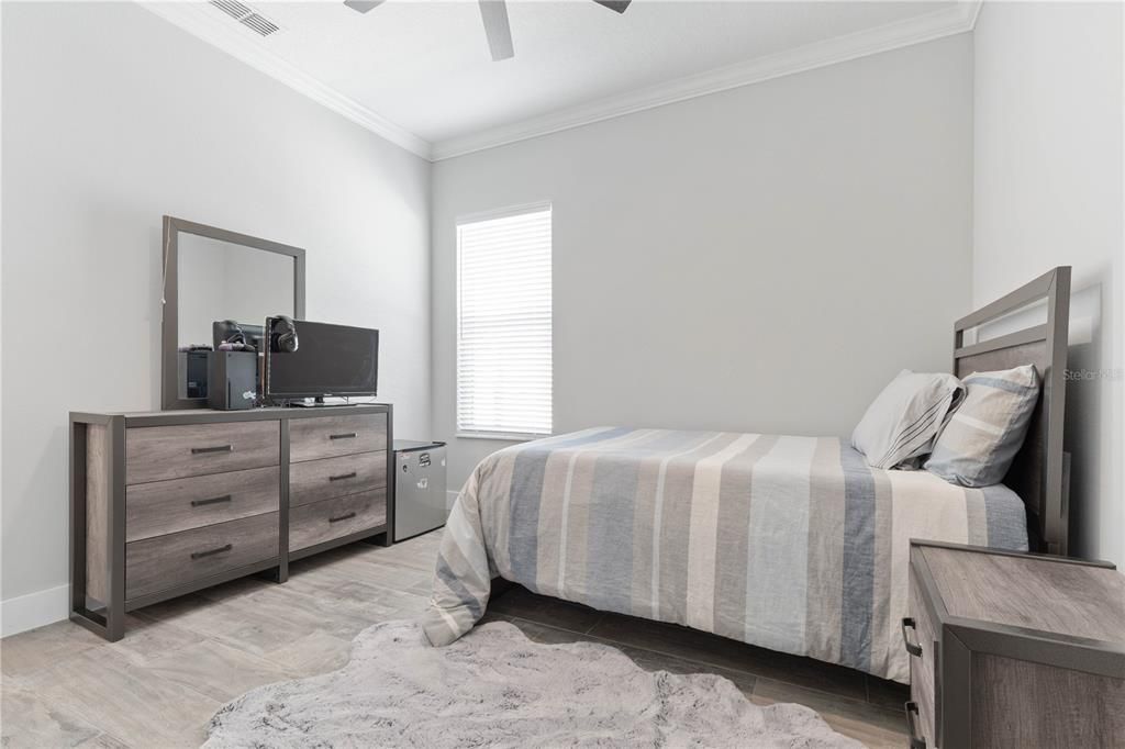 For Sale: $720,000 (5 beds, 3 baths, 2527 Square Feet)