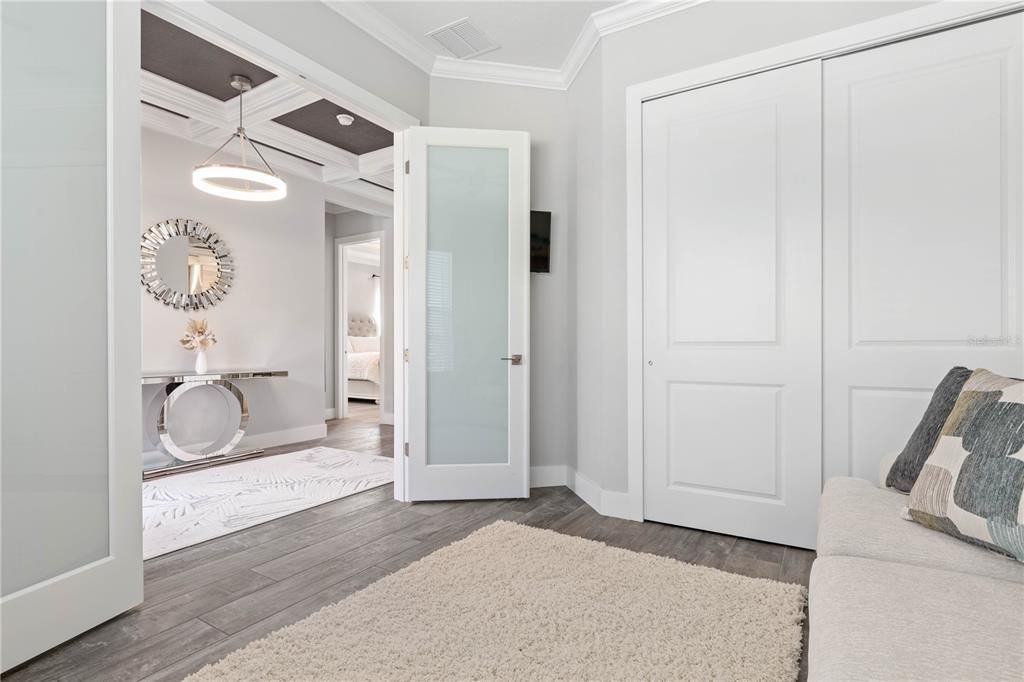 For Sale: $720,000 (5 beds, 3 baths, 2527 Square Feet)