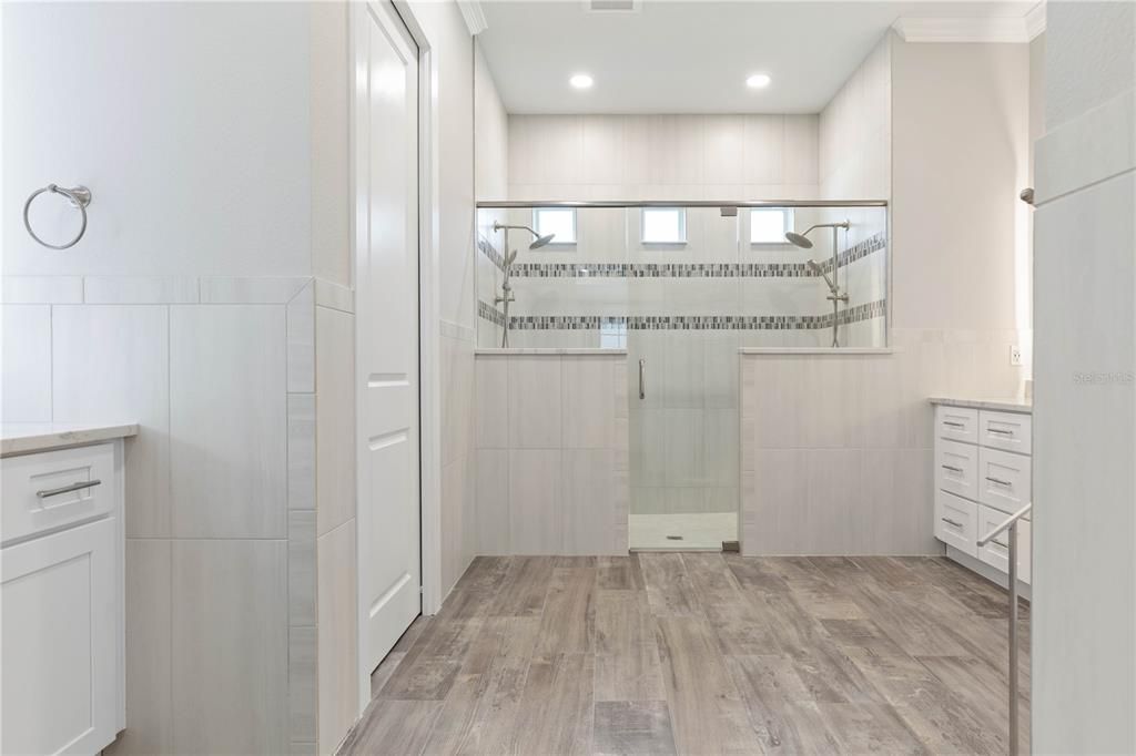 For Sale: $720,000 (5 beds, 3 baths, 2527 Square Feet)
