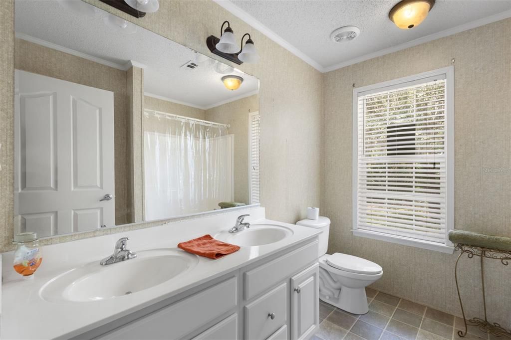 For Sale: $228,933 (4 beds, 2 baths, 2097 Square Feet)
