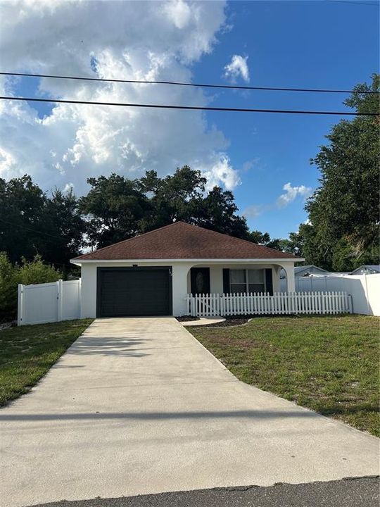 For Rent: $1,800 (3 beds, 2 baths, 1198 Square Feet)
