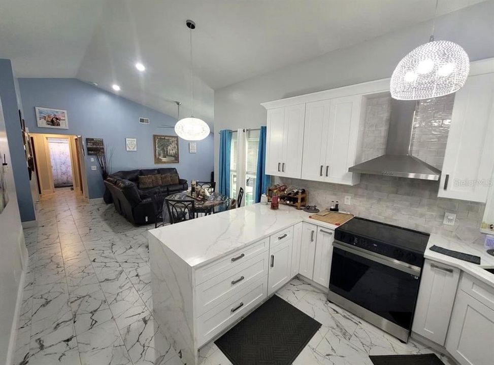 На продажу: $394,990 (3 спален, 2 ванн, 1280 Квадратных фут)