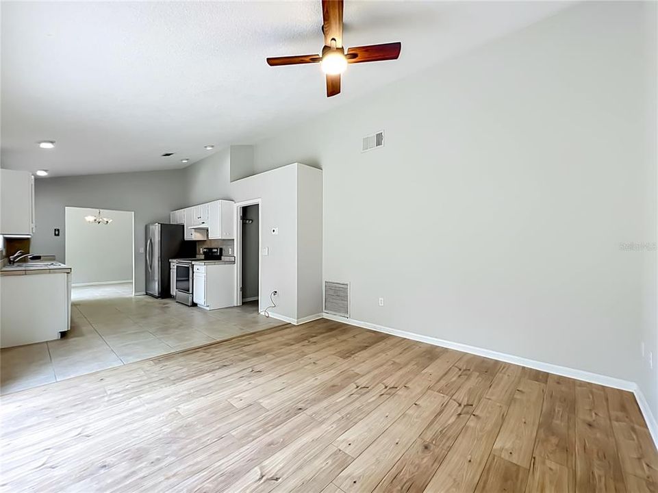 For Sale: $329,900 (3 beds, 2 baths, 1440 Square Feet)