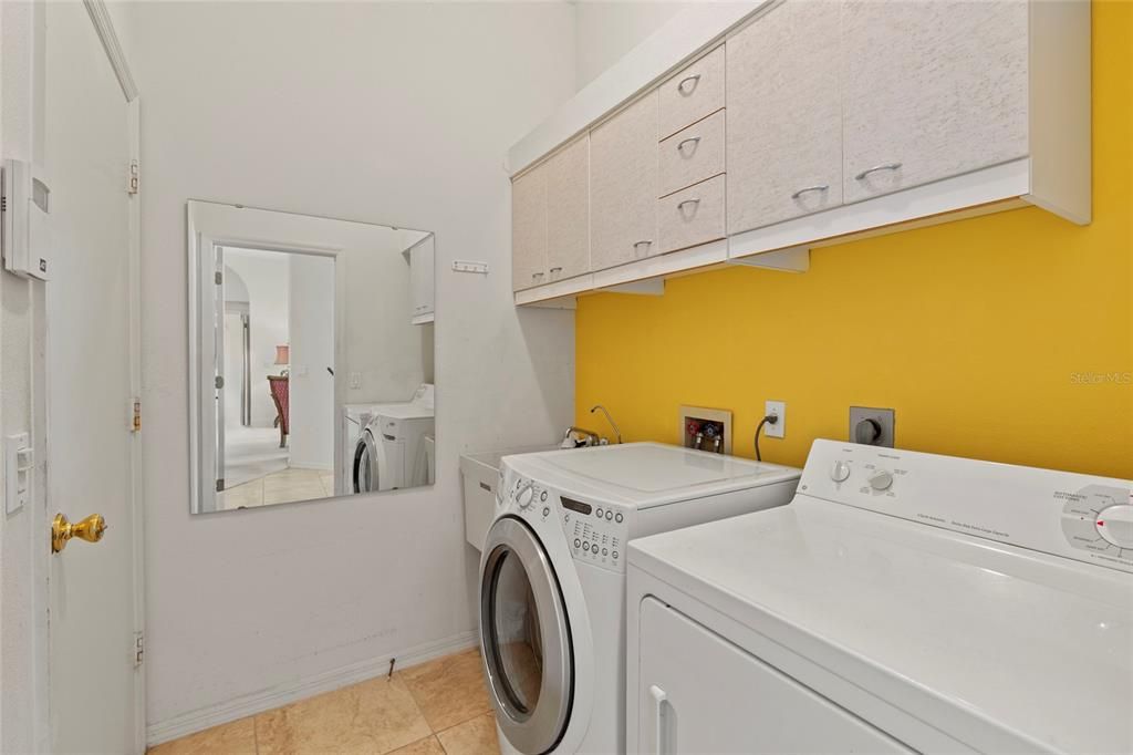For Sale: $928,000 (4 beds, 3 baths, 2405 Square Feet)