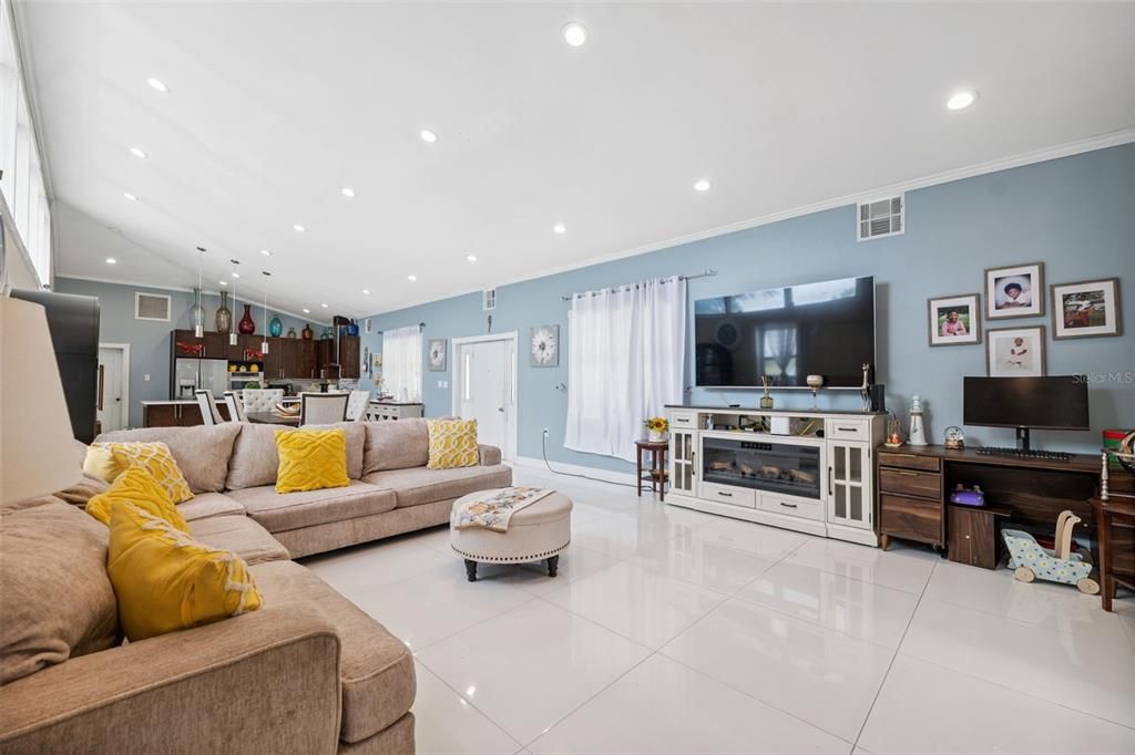 For Sale: $660,000 (4 beds, 2 baths, 2111 Square Feet)