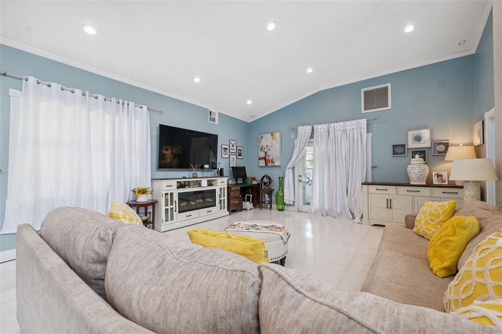 For Sale: $660,000 (4 beds, 2 baths, 2111 Square Feet)