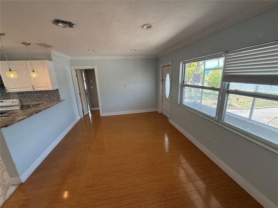 For Sale: $235,000 (3 beds, 1 baths, 1013 Square Feet)