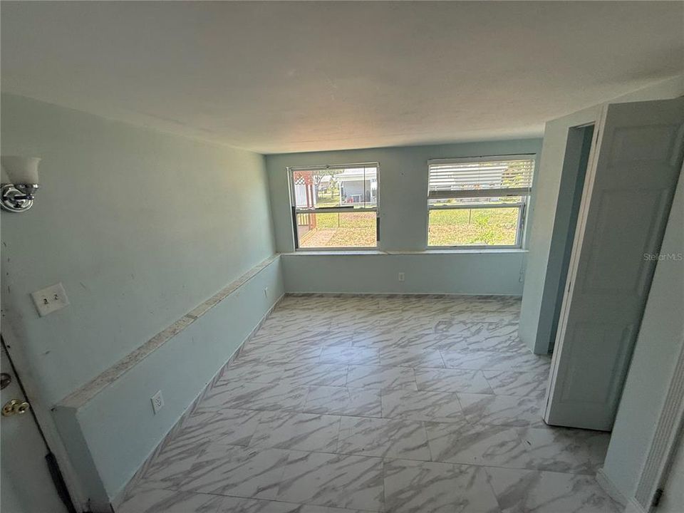 For Sale: $235,000 (3 beds, 1 baths, 1013 Square Feet)