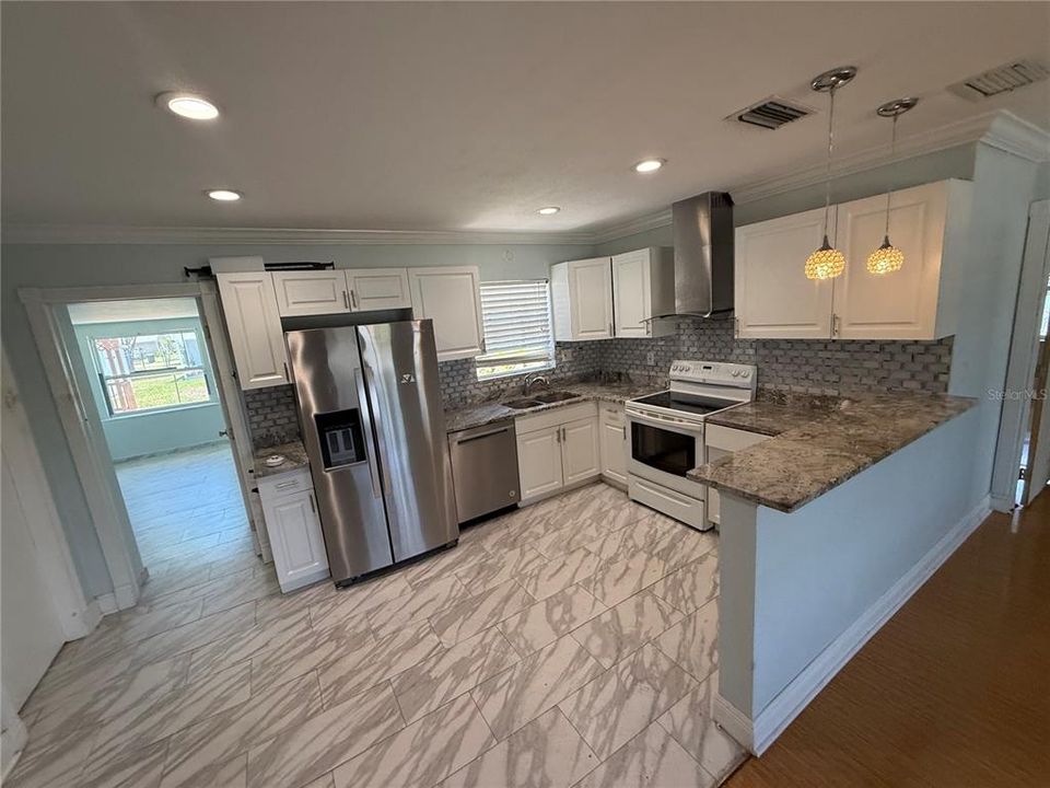 For Sale: $235,000 (3 beds, 1 baths, 1013 Square Feet)