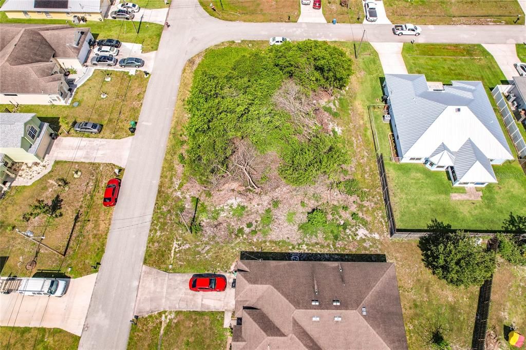 На продажу: $165,000 (0.27 acres)