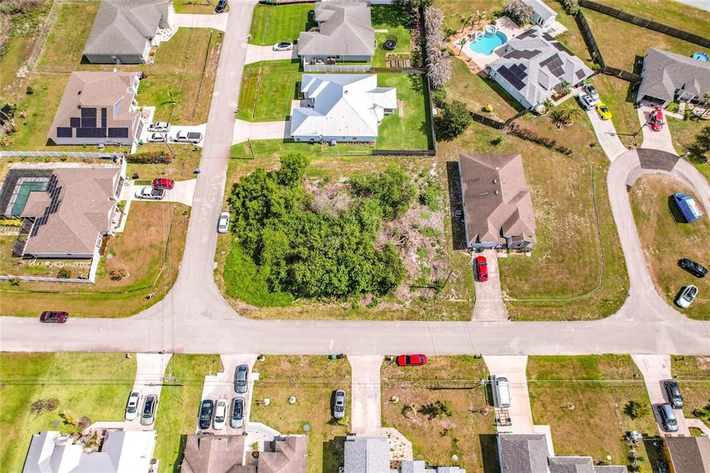 На продажу: $165,000 (0.27 acres)
