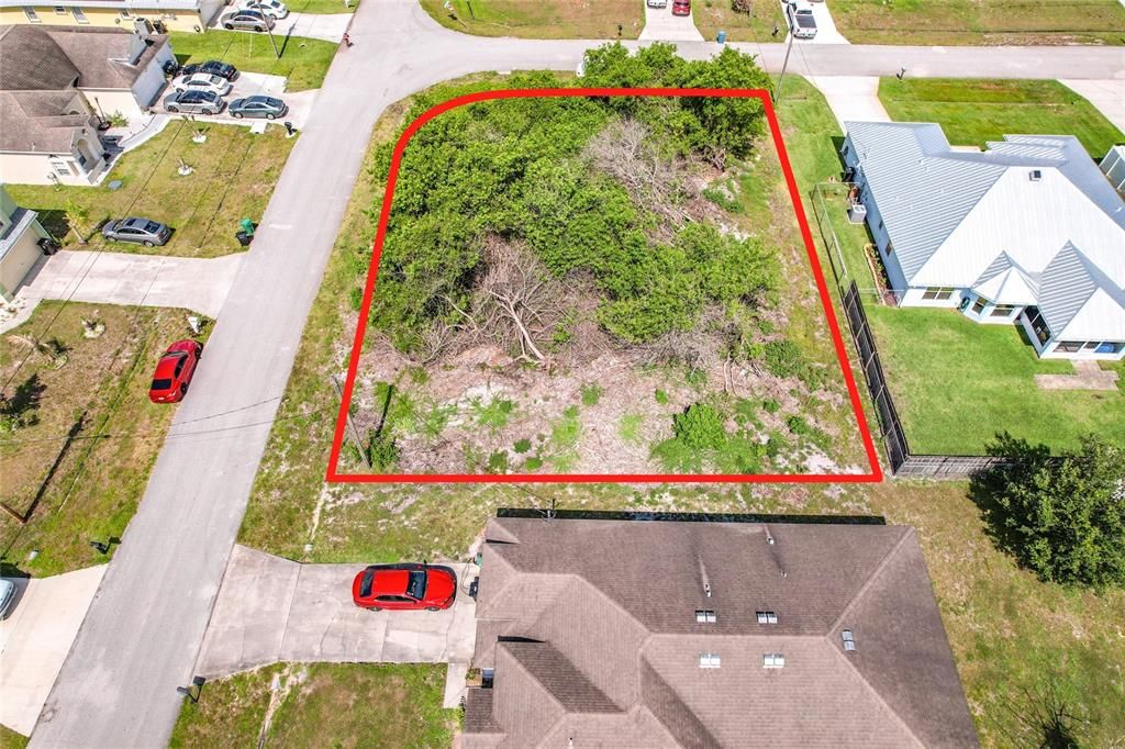На продажу: $165,000 (0.27 acres)