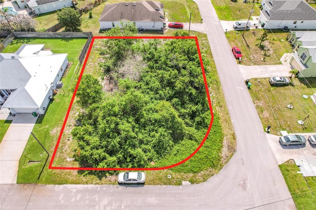 На продажу: $165,000 (0.27 acres)