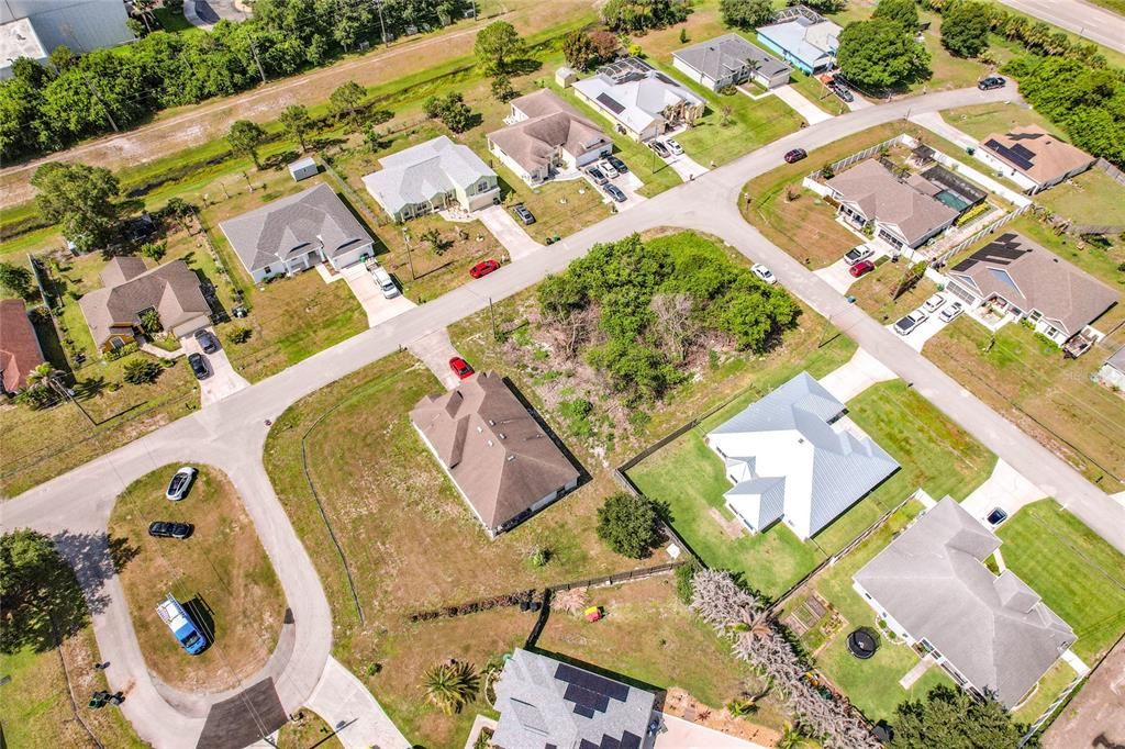 На продажу: $165,000 (0.27 acres)