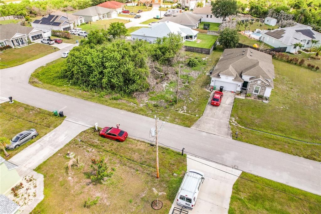 На продажу: $165,000 (0.27 acres)