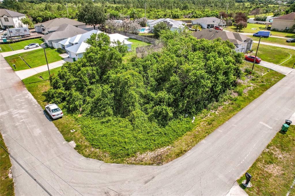 На продажу: $165,000 (0.27 acres)