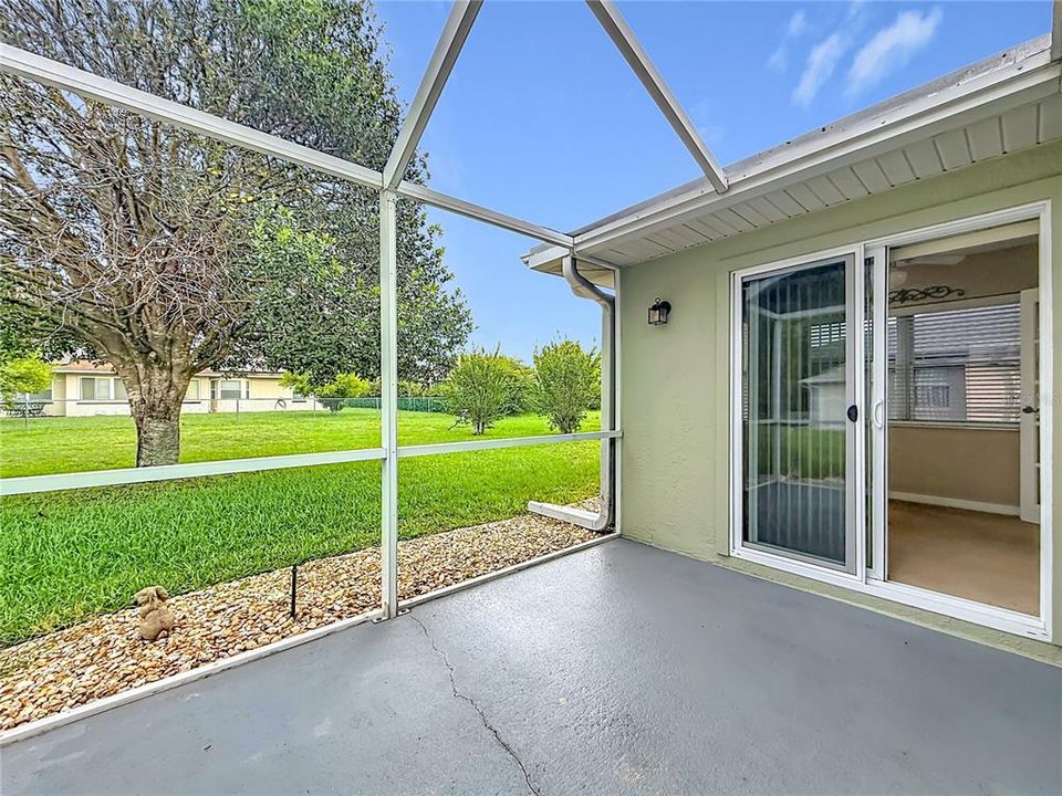 For Sale: $259,900 (2 beds, 2 baths, 1225 Square Feet)