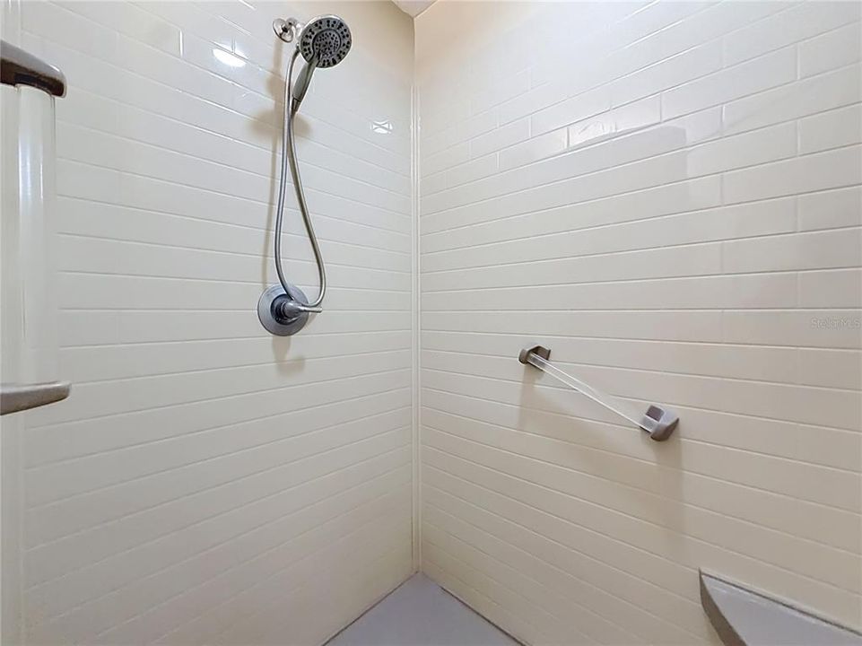 For Sale: $259,900 (2 beds, 2 baths, 1225 Square Feet)