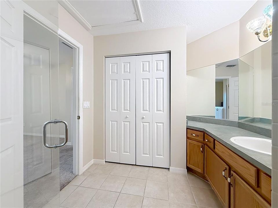 For Sale: $259,900 (2 beds, 2 baths, 1225 Square Feet)