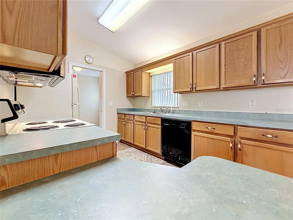 For Sale: $259,900 (2 beds, 2 baths, 1225 Square Feet)