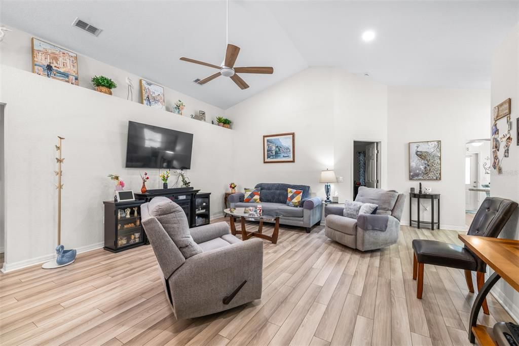 For Sale: $349,000 (3 beds, 2 baths, 1682 Square Feet)