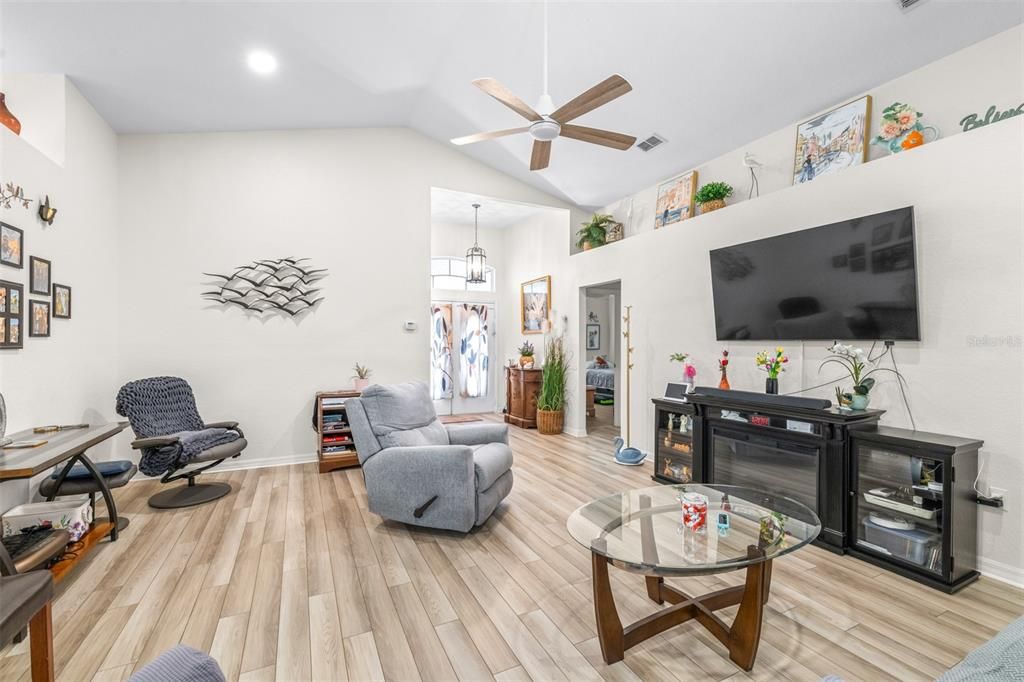 For Sale: $349,000 (3 beds, 2 baths, 1682 Square Feet)