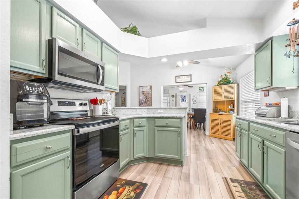 For Sale: $349,000 (3 beds, 2 baths, 1682 Square Feet)